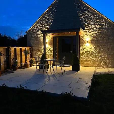 Luxury Lodge @ Ewen Barn - Private 5* Retreat Cirencester Exterior photo