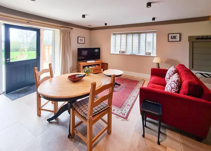 Luxury Lodge @ Ewen Barn - Private 5* Retreat